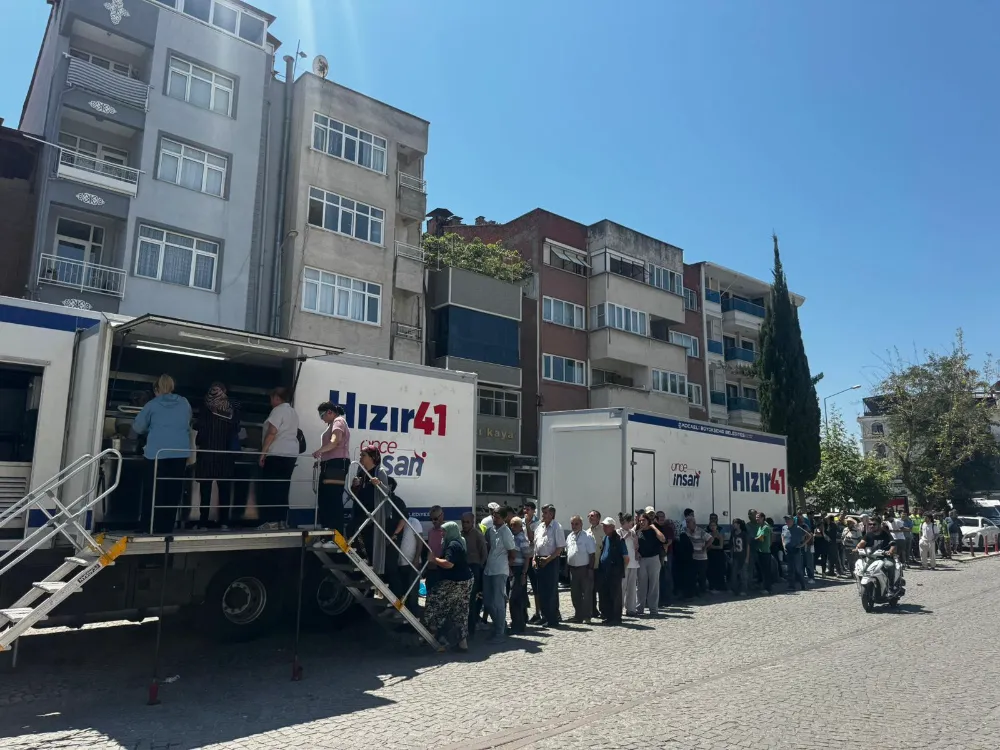 Büyükşehir, Balıkesir Sındırgı’da görev başında;  HIZIR 41, SINDIRGI’DA DEPREMZEDELERİN YANINDA