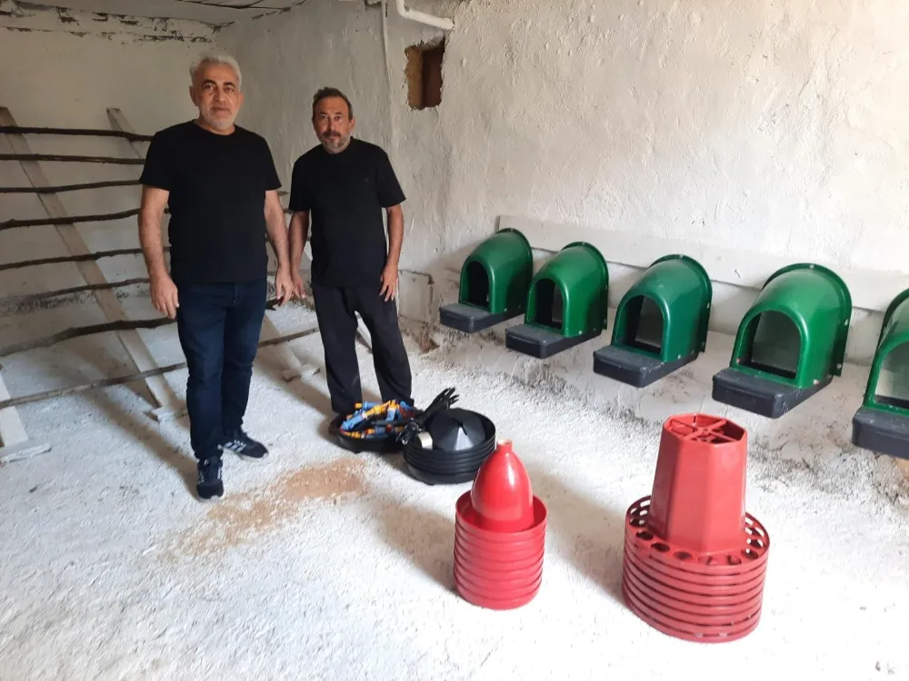 Büyükşehir’den üreticiye tavuk yemi ve ekipman desteği