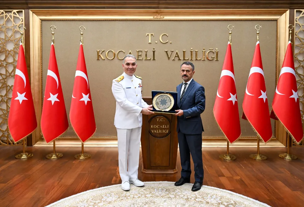 Gölcük Deniz Ana Üs Komutanı Tuğamiral Yücel Korkut’tan, Vali İlhami Aktaş’a Veda Ziyareti