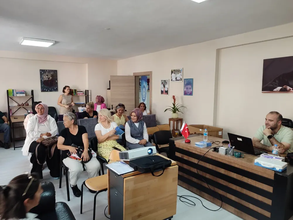Otizmli bireylerin ailelerine ve bakım verenlere yönelik eğitim programı başarıyla tamamlandı