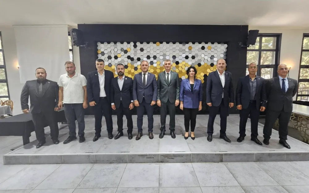 Başkan Sezer Siyasi Parti Liderleriyle bir araya geldi  GÖLCÜK ÜZERİNDEN İSTİŞARE YAPTILAR