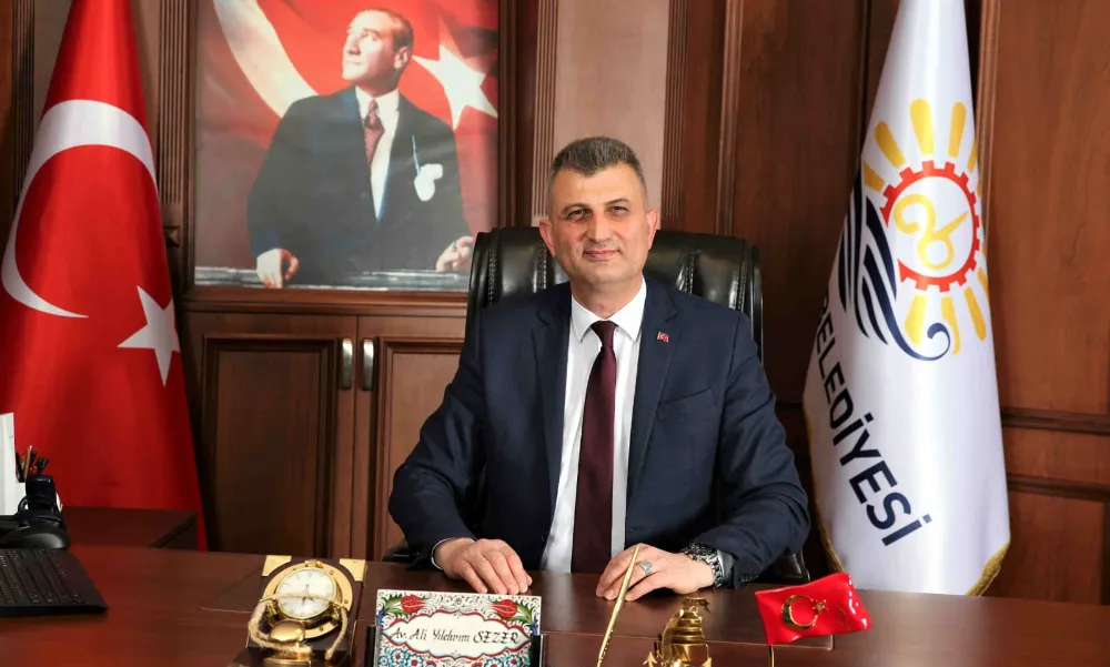 Gölcük Belediye Başkanı Ali Yıldırım Sezer,  “30 AĞUSTOS ZAFER BAYRAMIMIZIN 103.YILI KUTLU OLSUN”