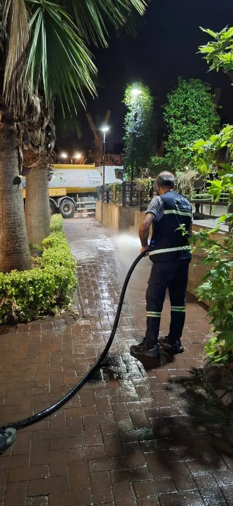Değirmendere’de Cumartesi Pazarı Sonrası  Sokaklar Temizleniyor