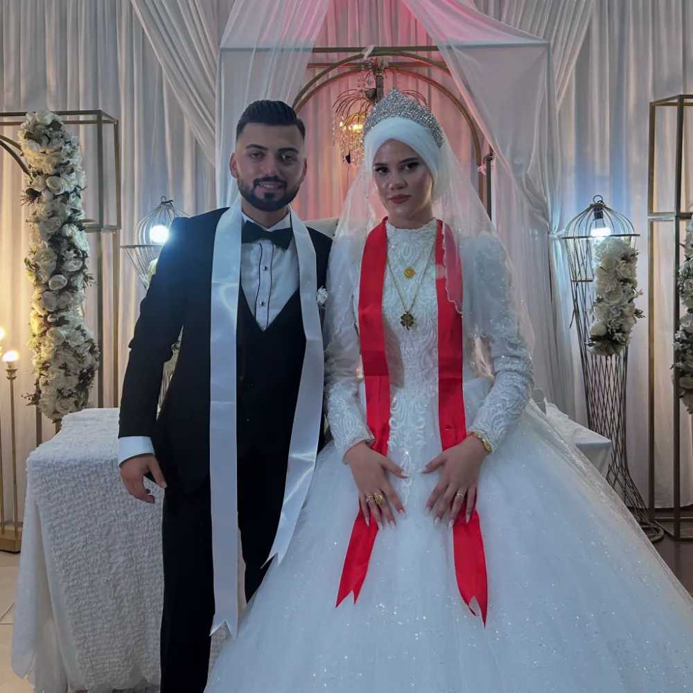 Sıla ve Eyüp Çifti Mutlu Birlikteliklerini Evlilik İle Taçlandırdı