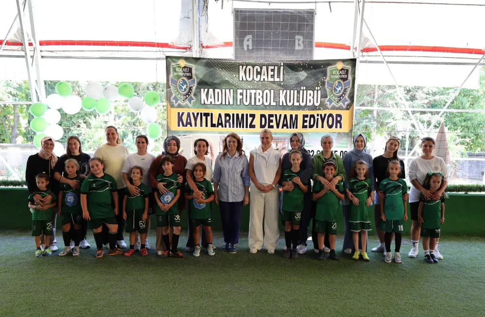 Kadın futboluna destek amacıyla düzenlenen organizasyon renkli anlara sahne oldu