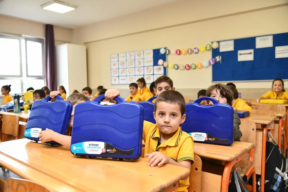 Başiskele’de 1. Sınıf Öğrencilere Kırtasiye Desteğine Devam      
