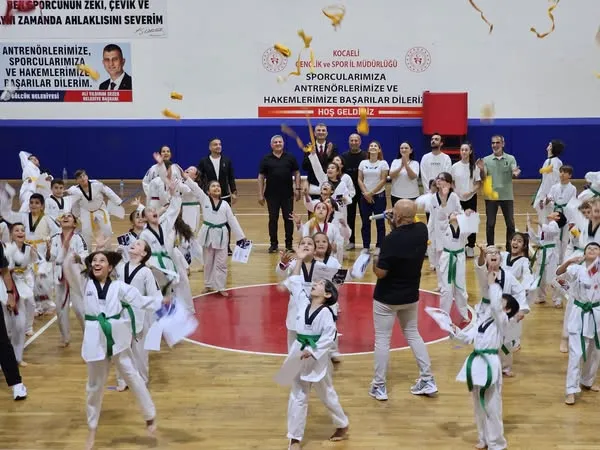 GÖLCÜK BELEDİYESİ TAEKWONDO SPORCULARI KUŞAK ATLADI