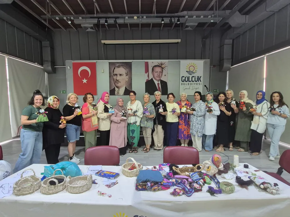 “Eski Kumaşlara Yeni Hayat: Bez Bebek Atölyesi”  çalışmasında  ESKİ KUMAŞLAR BEZ BEBEĞE DÖNÜŞTÜ