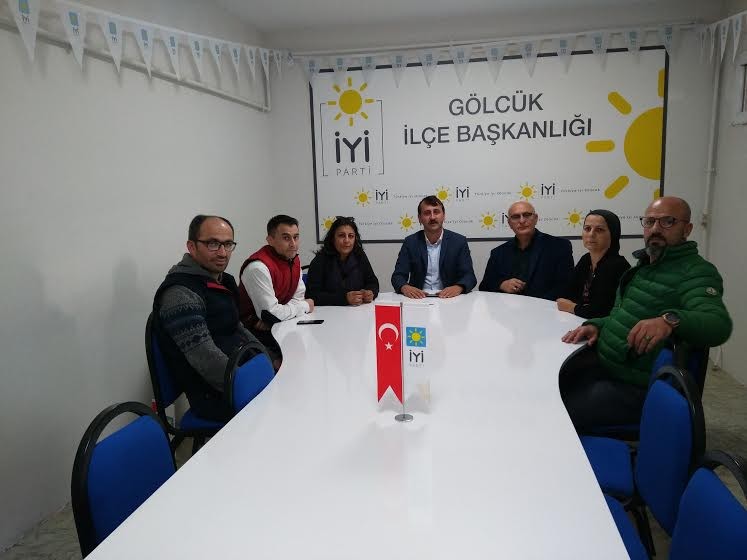 Vekil Katırcıoğlu itfaiye ekiplerini ziyaret etti ‘KAHRAMANCA MÜCADELENİZ ASLA UNUTULMAYACAK’