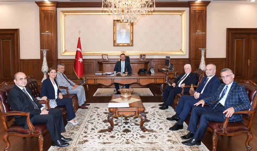 DİLOVASI ORGANİZE SANAYİ BÖLGESİ YÖNETİMİNDEN VALİ AKSOY’A HAYIRLI OLSUN ZİYARETİ