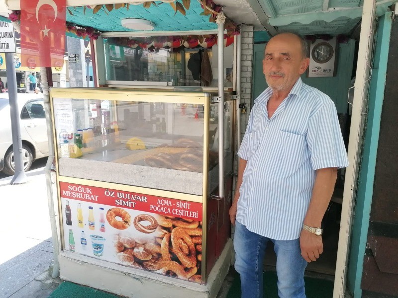 Simit 5 lira oldu satışlar düştü SEVGİ, “GÜNDE 100 SİMİT SATAMIYORUZ”