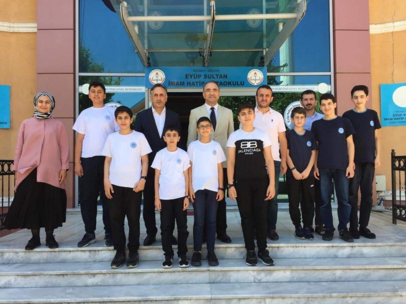 Kaymakam Karabulut ve Müdür Mert’ten LGS’de başarı gösteren OKULLARA TEBRİK ZİYARETİ