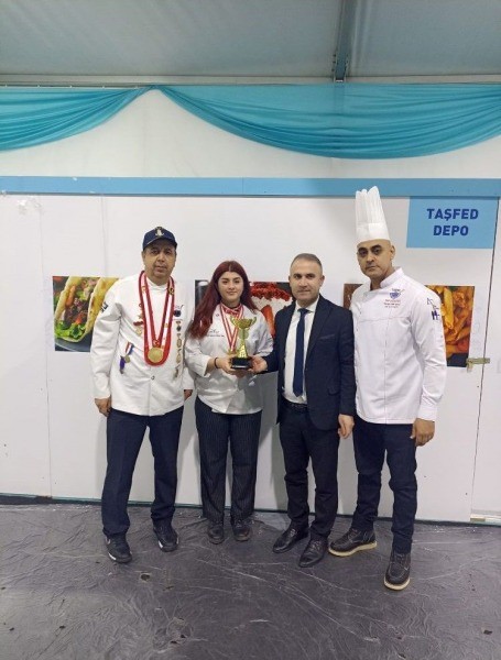 Dünyanın En Büyük Yemek Yarışması’na Gölcük Damgası ELANUR’DAN 2 ALTIN MADALYA
