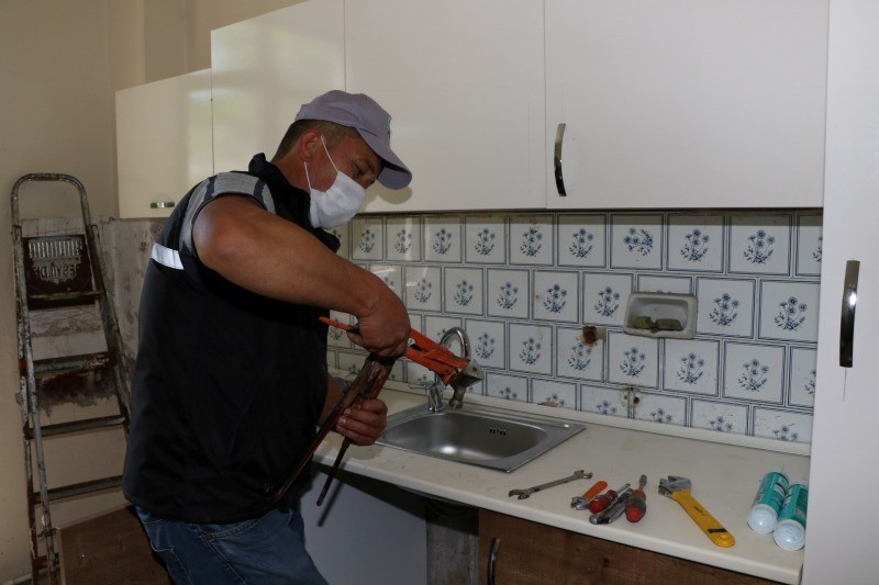 Büyükşehir Kandıralı yaşlı çiftin yardımına koştu