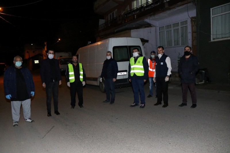 Büyükşehir kapı kapı gezdi,  yardım kolileri dağıttı