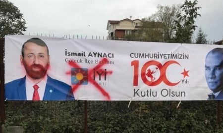 Gölcük’te İYİ Parti afişine çirkin saldırı AYNACI, ‘BUNU YAPANLARI ADALETE TESLİM EDECEĞİZ’