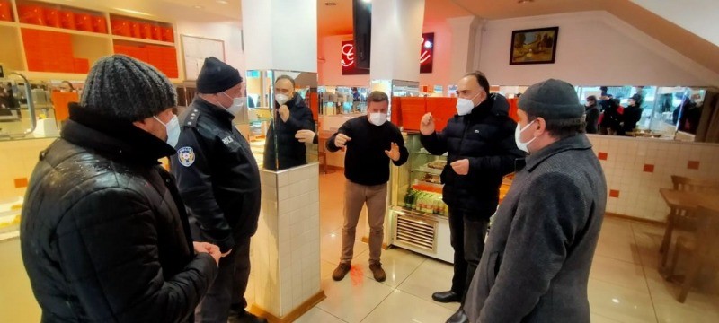Gölcük’te corona denetimleri sürüyor YASAKLARI İHLAL EDENLER CEZA YEDİ
