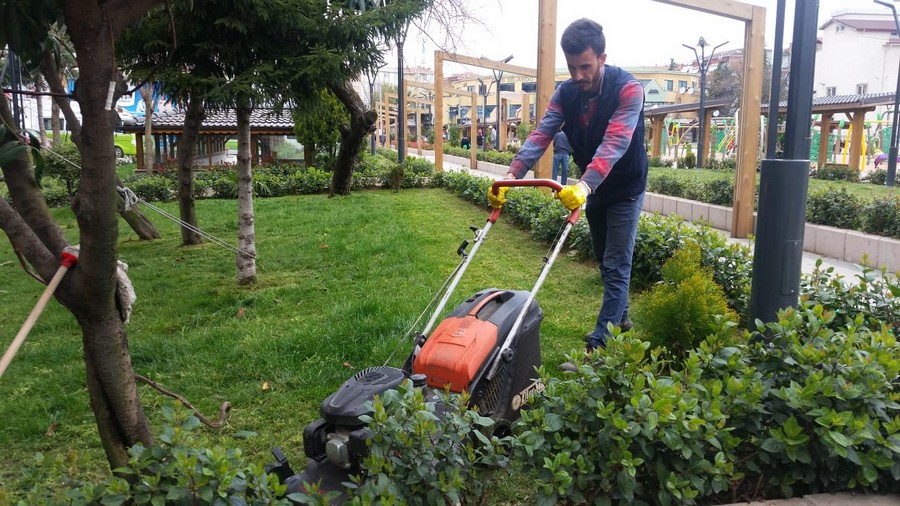 Cumhuriyet Parkı’nda bahar temizliği