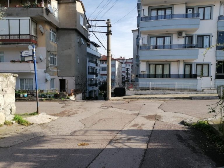Sürücüler o bölgeye kavşak aynası istiyor