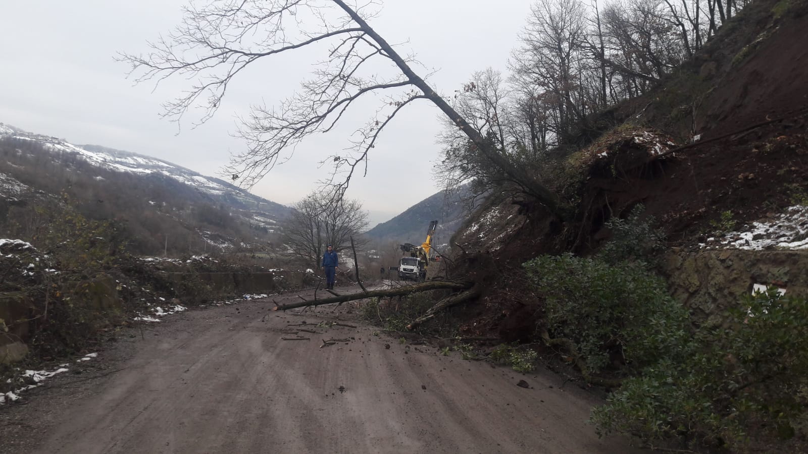 Siretiye yolunda heyelan yaşandı