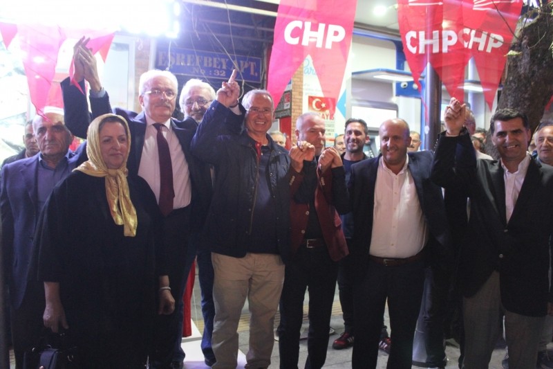 İşeri istifasını sunup, adaylığını açıkladı  CHP’DE YARIŞ BAŞLADI