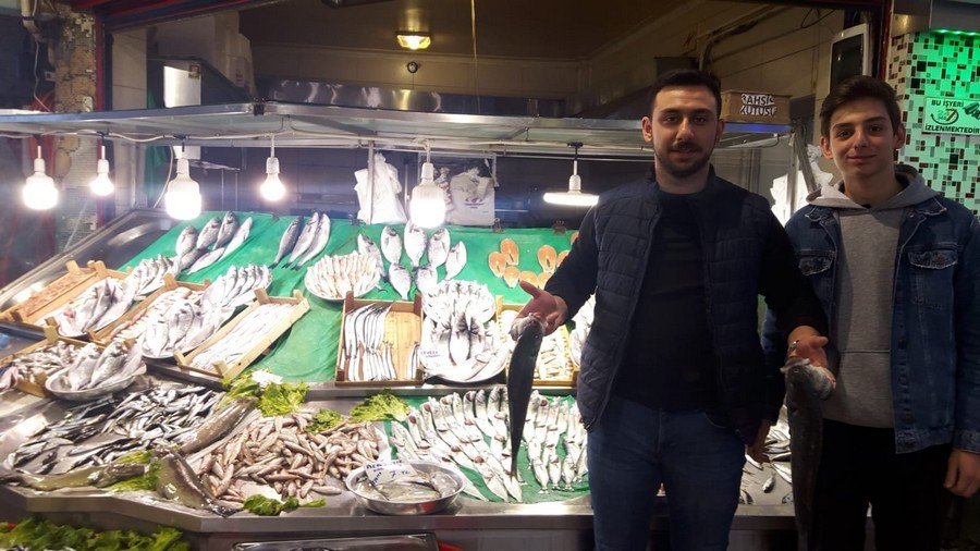 Gölcük Belediyesi Kütüphanesi gençlerin uğrak mekanı oluyor