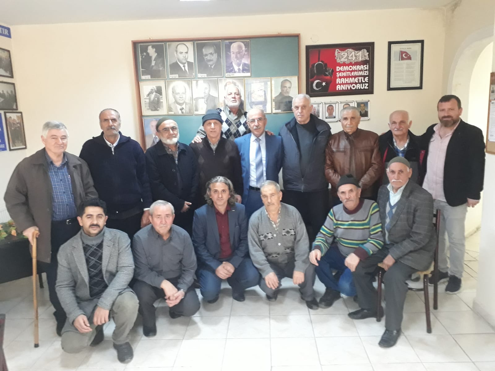 AK Parti Gölcük Belediye Başkan aday adayı Zekeriya Savaş dur durak bilmiyor  EMEKLİLER İLE BİR ARAYA GELDİ