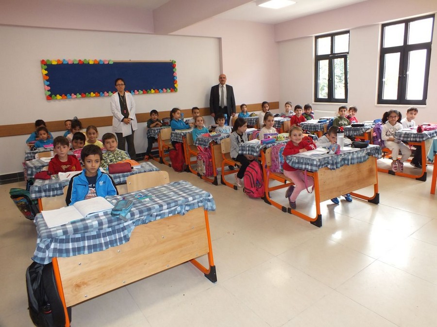 Piyalepaşa İlkokulu öğrencileri yeni okullarına kavuştu