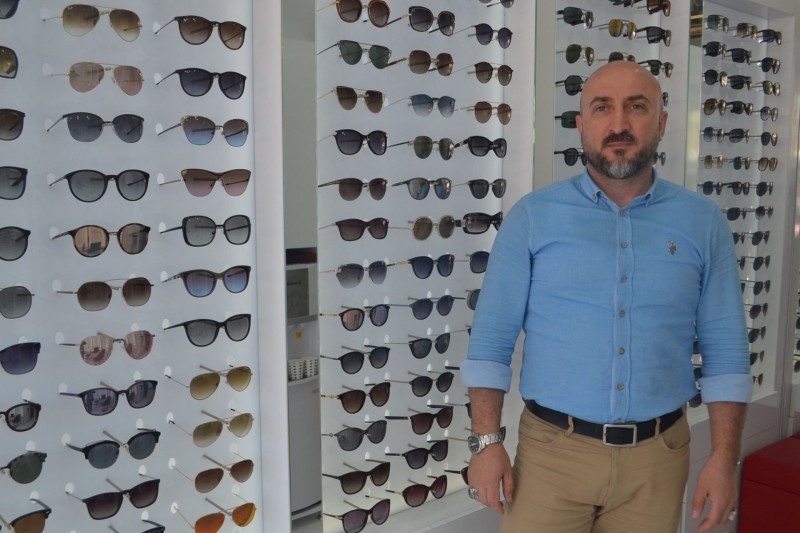 Şirin Optik Sahibi Faruk Gür’den önemli açıklamalar  “GÜNEŞ GÖZLÜĞÜ BİR AKSESUAR DEĞİL, BİR SAĞLIK ARACIDIR”