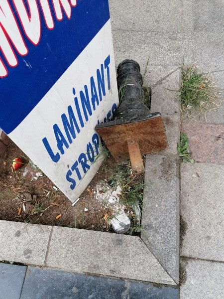 Amiral Sağlam Caddesi’nde dubalara zarar veriliyor