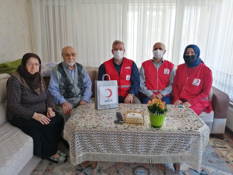 Kızılay Gölcük Şubesi bu Ramazan ayında da GÖNÜLLERE DOKUNDU