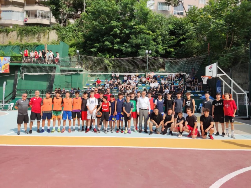Vali Yavuz, Türkiye – Slovakya Basketbol Müsabakasını İzledi