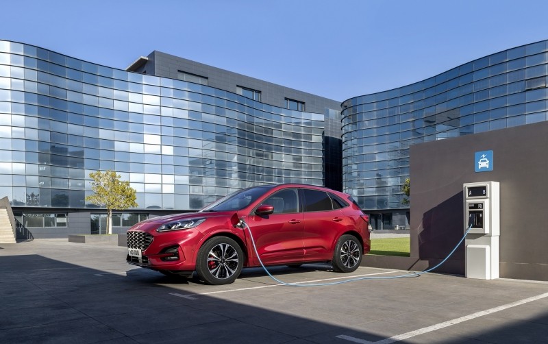 Ford, en yeni elektrikli ve hibrit araç modellerini Frankfurt’ta tanıttı