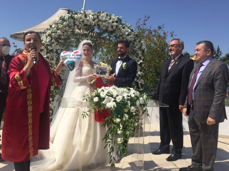 BAŞKAN HÜRRİYET, ŞAMPİYONLARI ONURLANDIRMAYI SÜRDÜRÜYOR