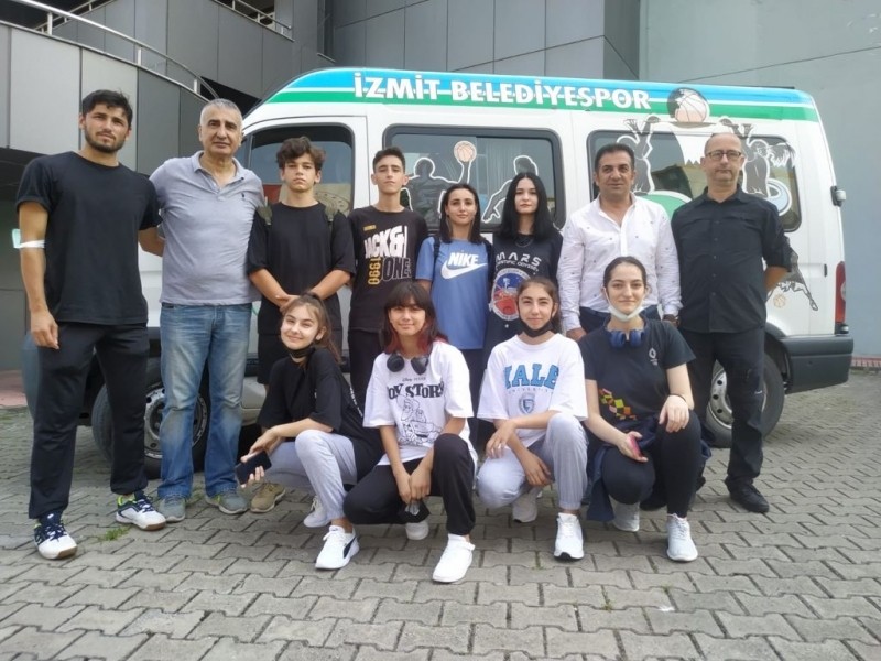 İZMİT BELEDİYESPORLU KARATECİLER ŞANLIURFA’DA KÜRSÜ KOVALAYACAK
