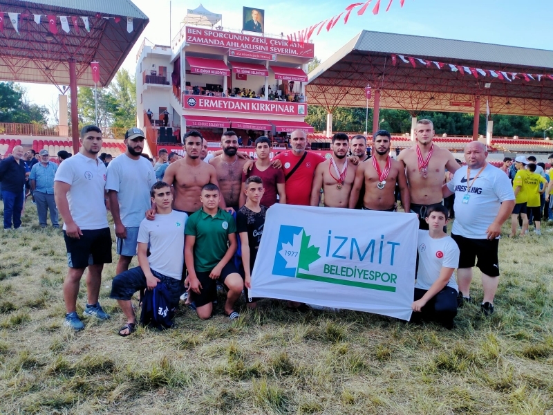İZMİT BELEDİYESPORLU GÜREŞÇİLER  KIRKPINAR’DA FIRTINA GİBİ ESTİ