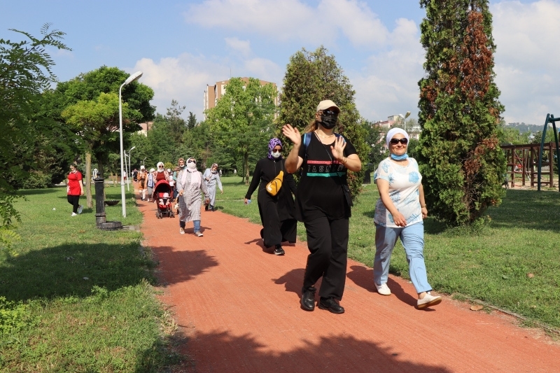 İZMİTLİ KADINLAR SAĞLIK İÇİN SPORA KOŞUYOR