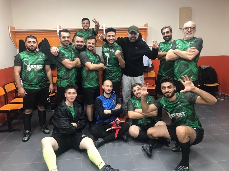 İzmit Belediyesi Birimler Arası Futbol Turnuvası’nda HEYECAN SÜRÜYOR