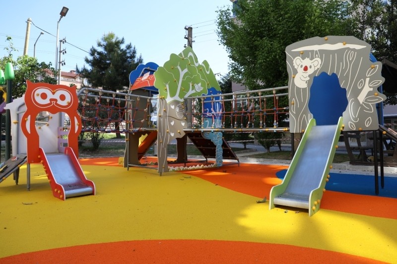 İzmit Belediyesi Park ve Bahçeler Müdürlüğü  2021’DE DE KENTİ ÇİÇEK GİBİ YAPTI