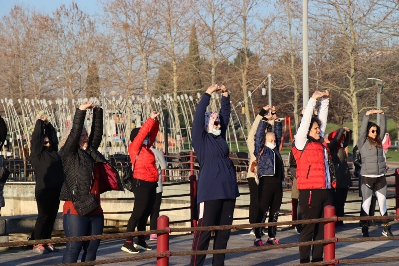 İZMİTLİ KADINLAR, SAĞLIKLI YAŞAM YÜRÜYÜŞÜNDE BULUŞTU