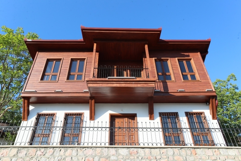 İZMİT BELEDİYESİ ŞİİR VE EDEBİYAT EVİ AÇILIŞ İÇİN GÜN SAYIYOR
