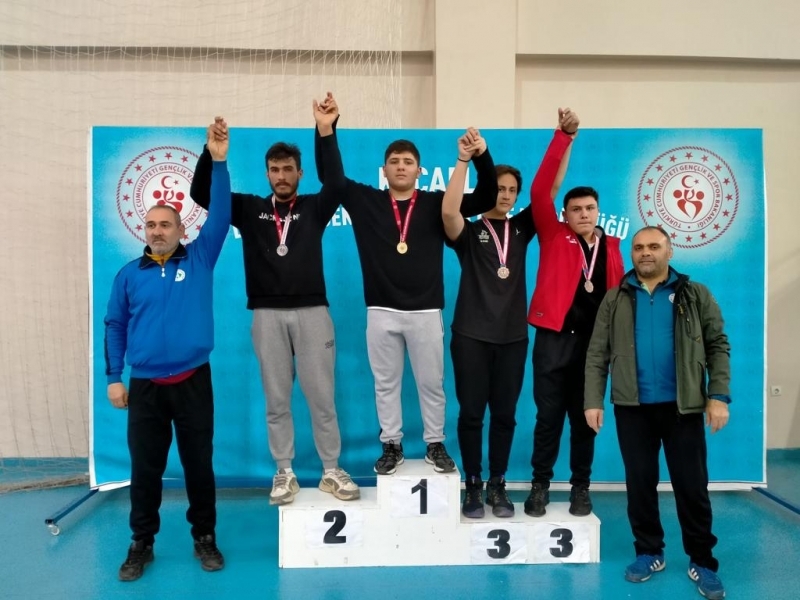 İzmit Belediyespor Güreşçileri,TÜRKİYE ŞAMPİYONASINA GİDİYOR