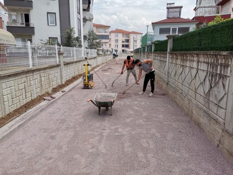 GÖLCÜK BELEDİYESİ EKİPLERİ ASFALT VE PARKE ÇALIŞMALARINA ARALIKSIZ DEVAM EDİYOR