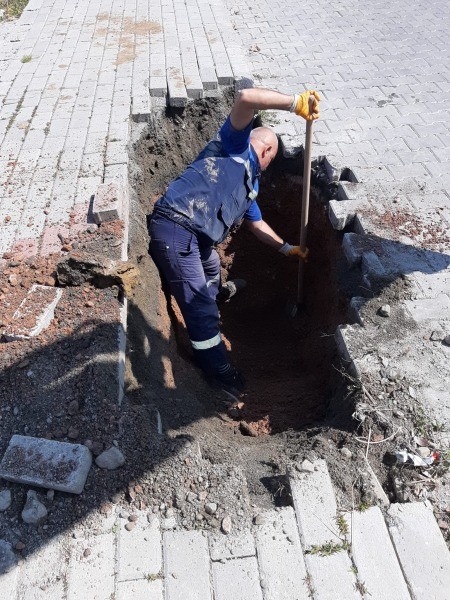 İSU Ekipleri patlayan su borusuna anında müdahale etti