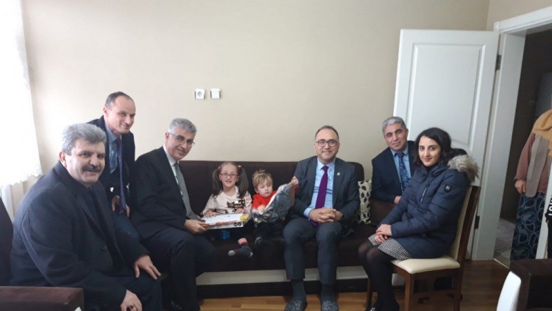 EVDE EĞİTİM GÖREN ÇOCUKLARA KARNELERİ VERİLDİ