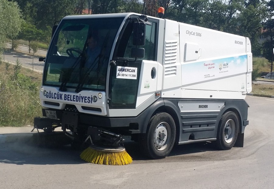 Gölcük Genelinde Süpürme Araçları İş Başında