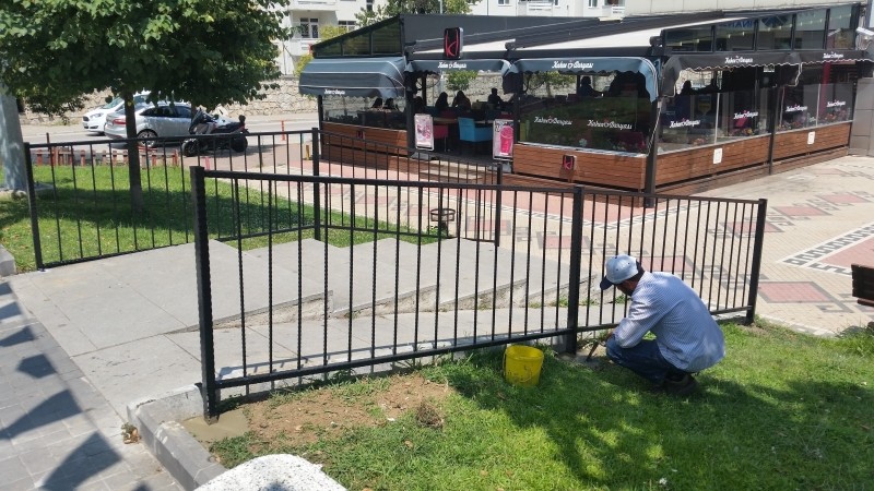 Anıtpark’ta bulunan merdivenlere korkuluk takıldı