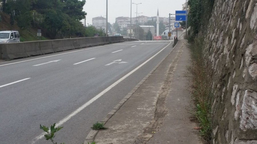 Değirmendere D-130 Karayolu kenarından güvenlik önlemi olmaması