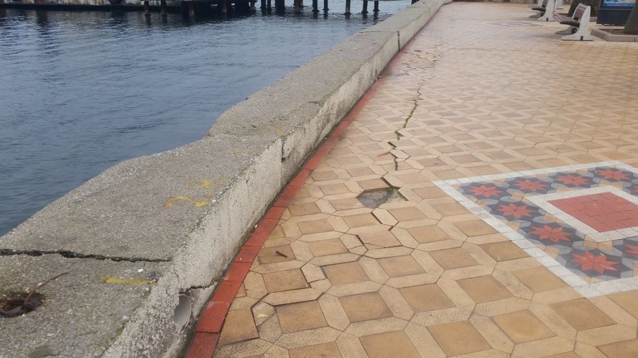 Değirmendere Sahili’nde ki çökmeler gözlerden kaçmıyor
