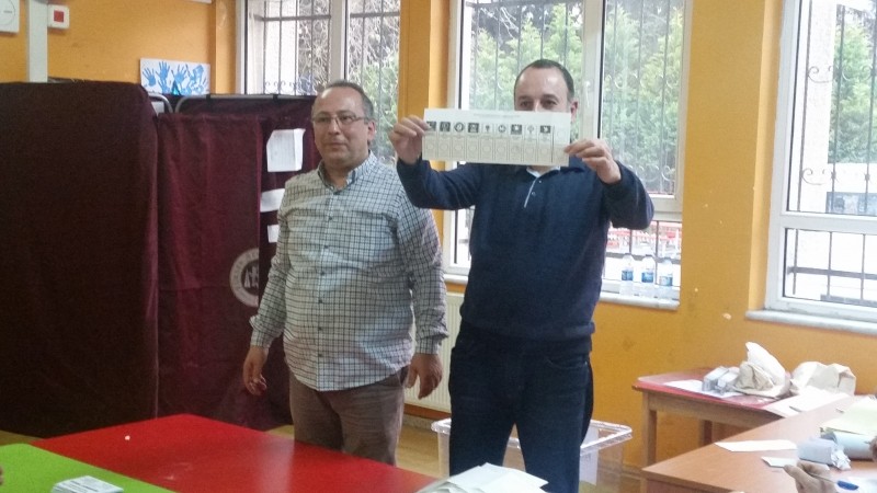 Sandıklar kapandı oylar sayılıyor